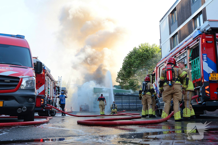 Grote brand in supermarkt leidt tot aanzienlijke hulpverlening