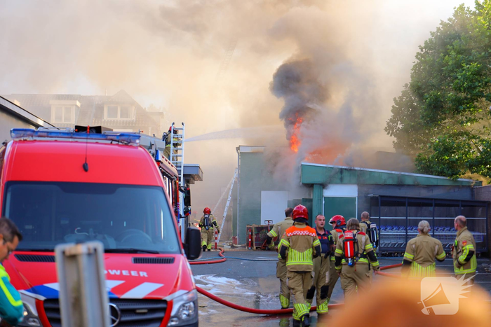 Woningbrand leidt tot grote inzet van brandweer