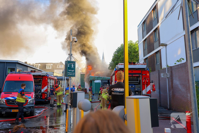 Woningbrand leidt tot grote inzet van brandweer