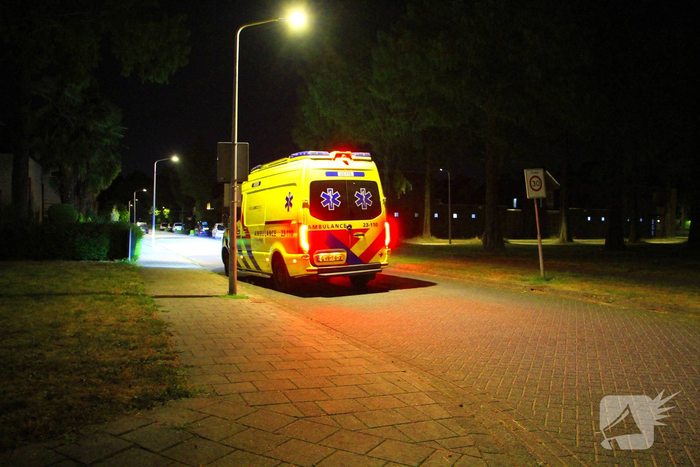 Man in water belandt en haalt nat pak