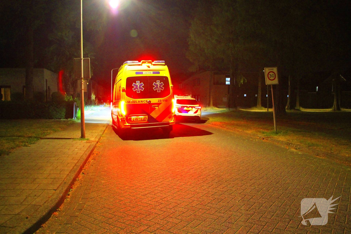 Man in water belandt en haalt nat pak