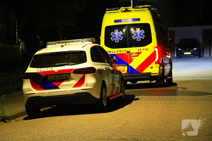 Man in water belandt en haalt nat pak