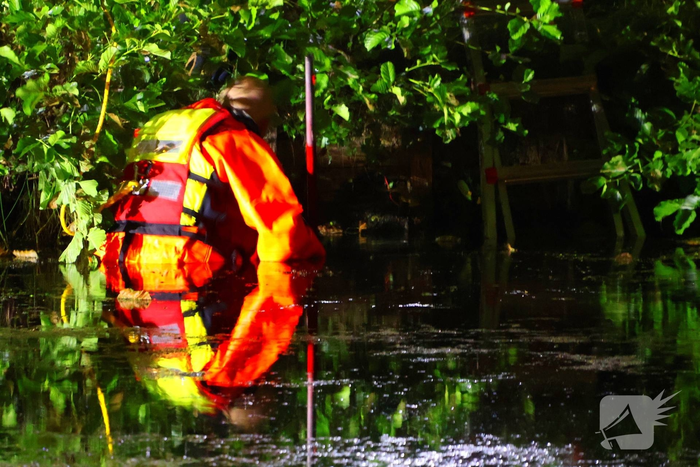 Hond gered na reddingsactie uit het water