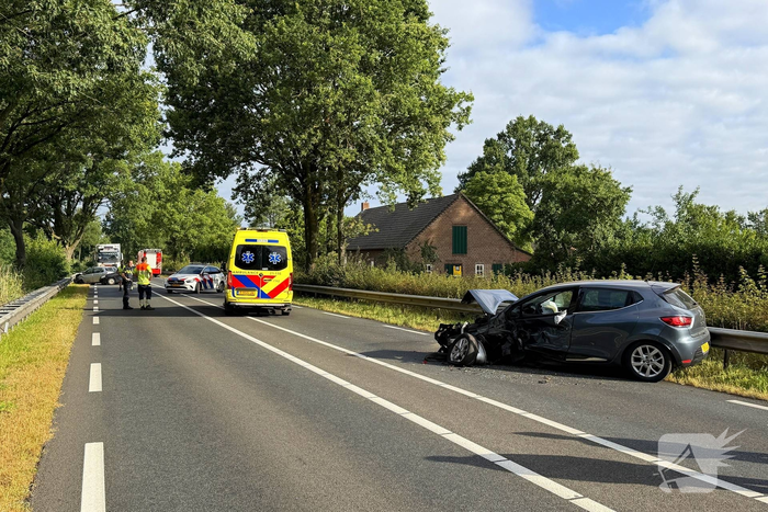 Ongeval met drie auto's leidt tot gewonden