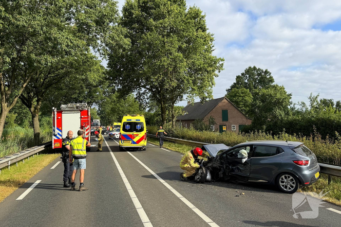 Ongeval met drie auto's leidt tot gewonden