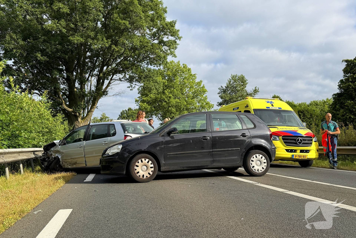 Ongeval met drie auto's leidt tot gewonden