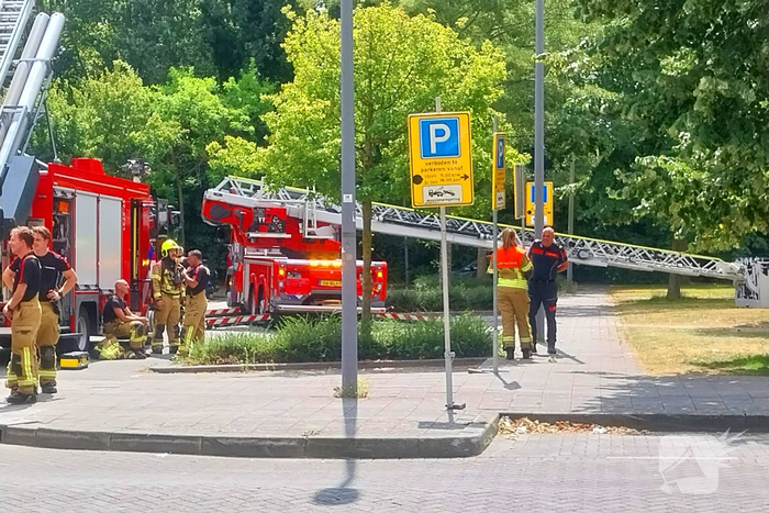 Brandweer bestrijdt brand in ventilatiesysteem