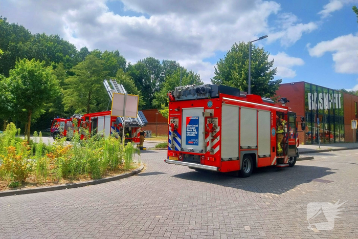 Brandweer bestrijdt brand in ventilatiesysteem