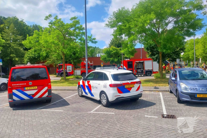 Brandweer bestrijdt brand in ventilatiesysteem