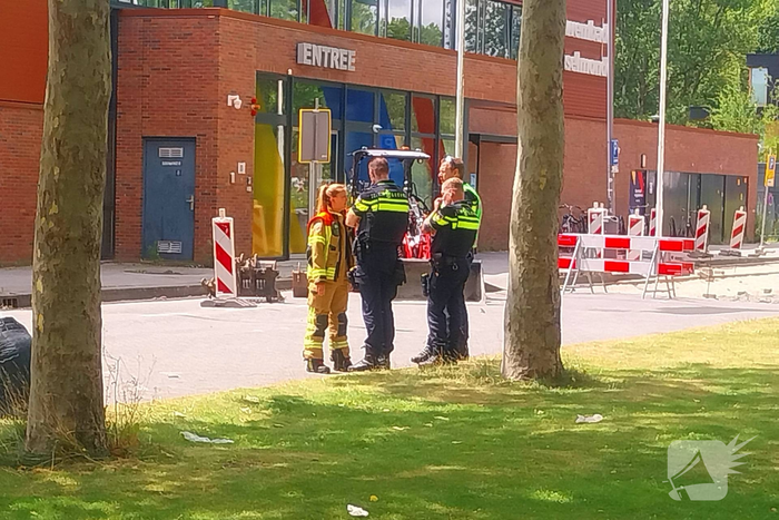 Brandweer bestrijdt brand in ventilatiesysteem