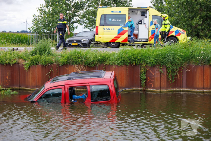 Voertuig te water bij ongeval