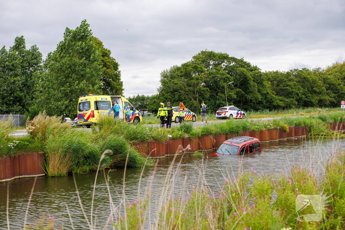 Voertuig te water bij ongeval