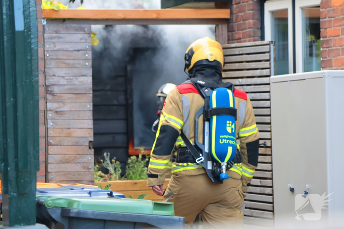 Tuinhuisje in vlammen op gegaan