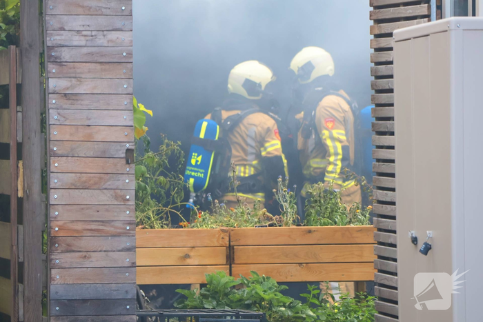 Tuinhuisje in vlammen op gegaan