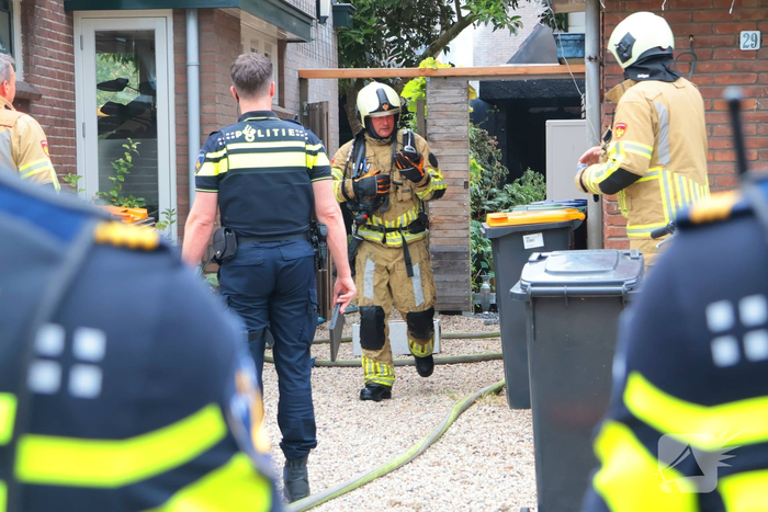 Tuinhuisje in vlammen op gegaan