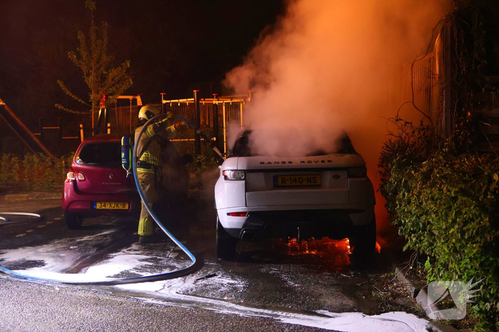 Hevige autobrand verwoest voertuigen