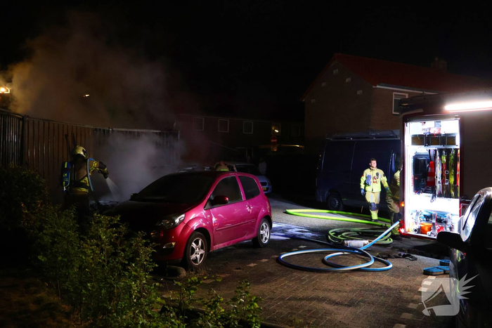 Hevige autobrand verwoest voertuigen
