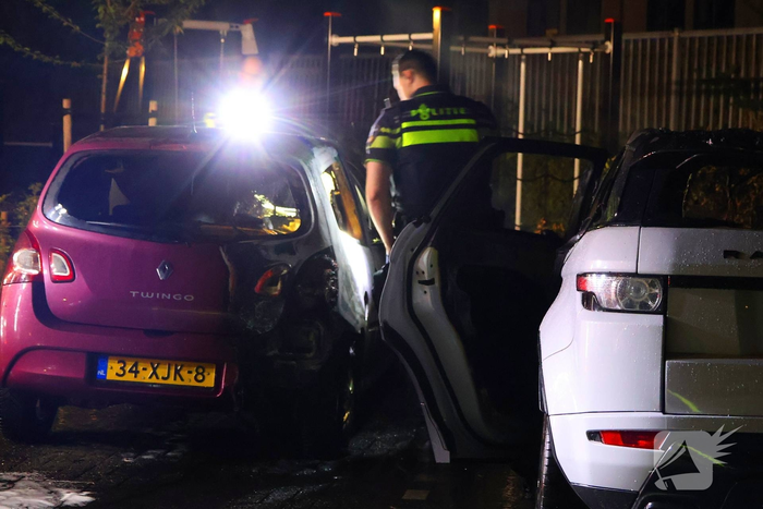 Hevige autobrand verwoest voertuigen