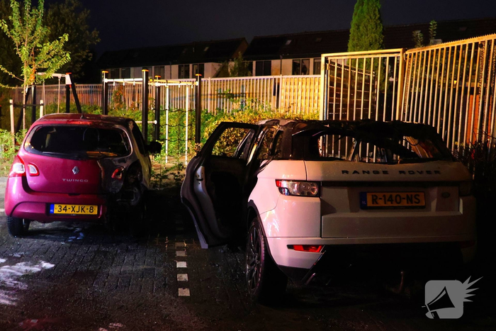 Hevige autobrand verwoest voertuigen