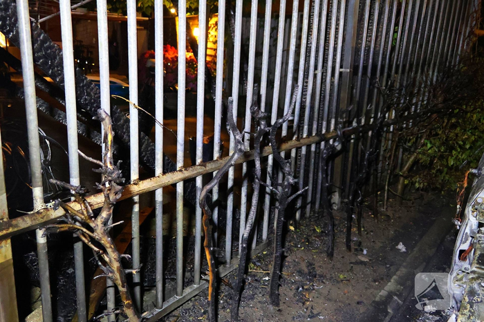 Hevige autobrand verwoest voertuigen