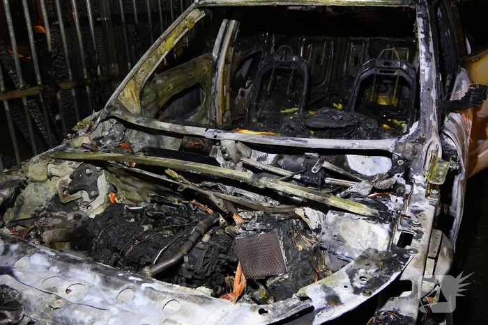 Hevige autobrand verwoest voertuigen