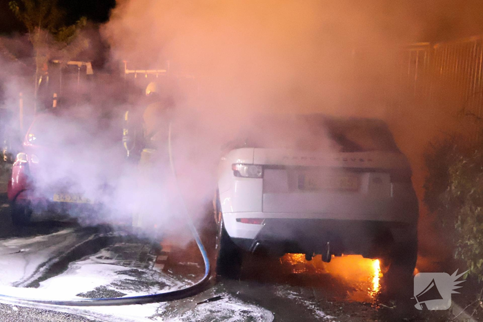 Hevige autobrand verwoest voertuigen