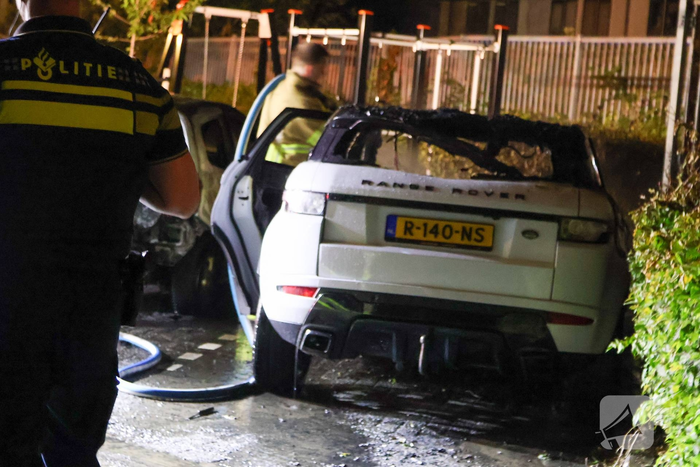 Hevige autobrand verwoest voertuigen