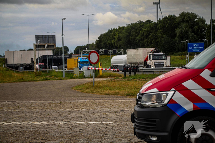 Auto in vlammen op A29 zorgt voor grote rookontwikkeling en files