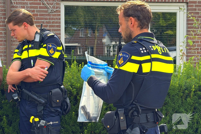 Portier overmeestert belagers met vuurwapen