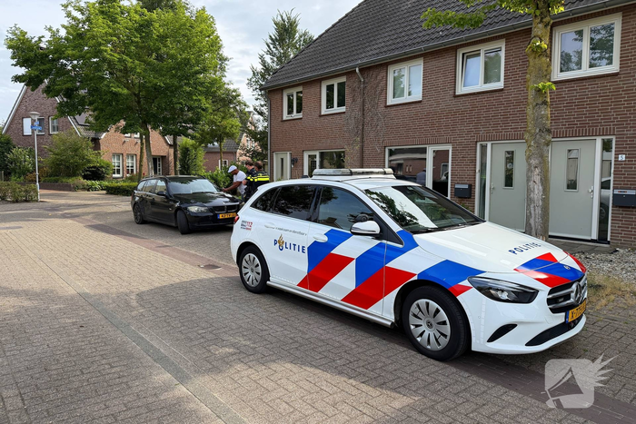 Portier overmeestert belagers met vuurwapen