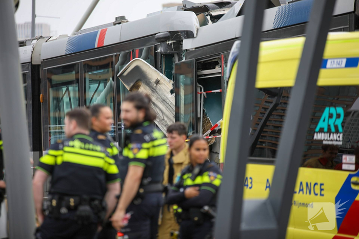 Zeven ambulances en traumahelikopter naar tramongeval