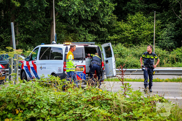 Auto op zijn kop na botsing