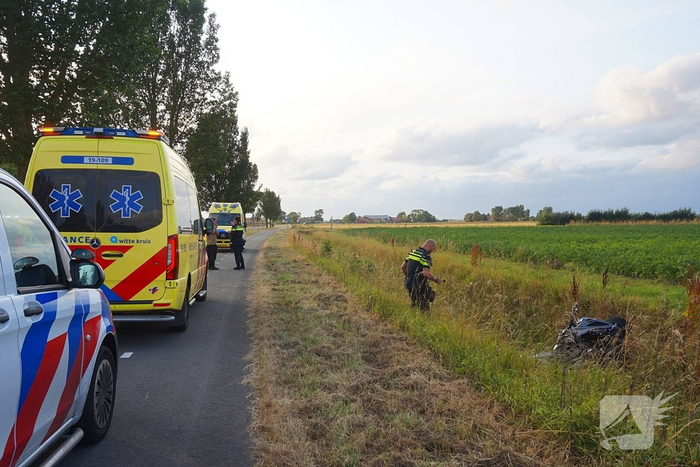 Quad raakt van de weg en belandt in sloot
