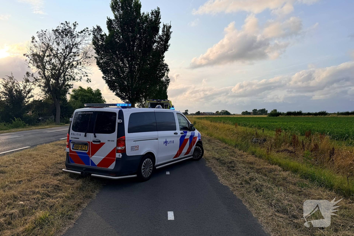 Quad raakt van de weg en belandt in sloot