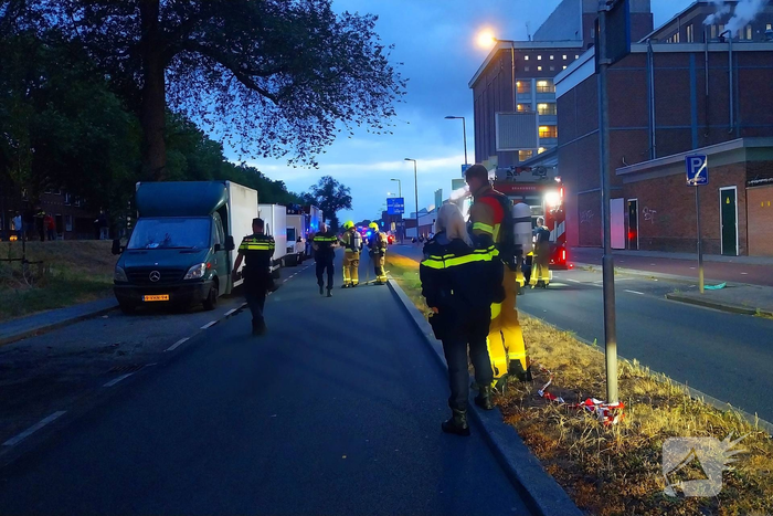Politie onderzoekt brand bij bakwagen