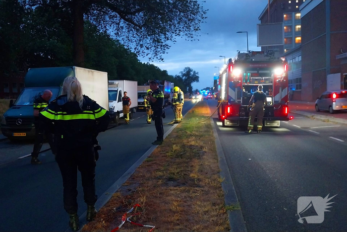Politie onderzoekt brand bij bakwagen