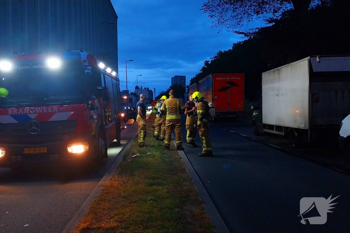 Politie onderzoekt brand bij bakwagen