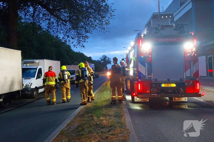 Politie onderzoekt brand bij bakwagen