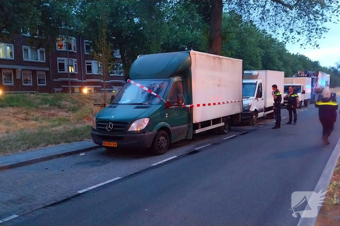 Politie onderzoekt brand bij bakwagen