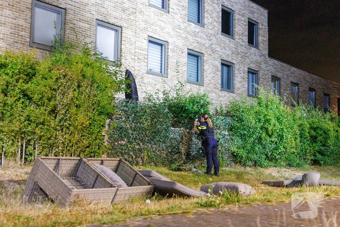 Explosie veroorzaakt brand bij woning