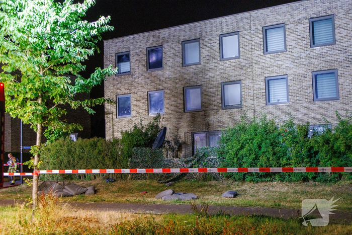 Explosie veroorzaakt brand bij woning