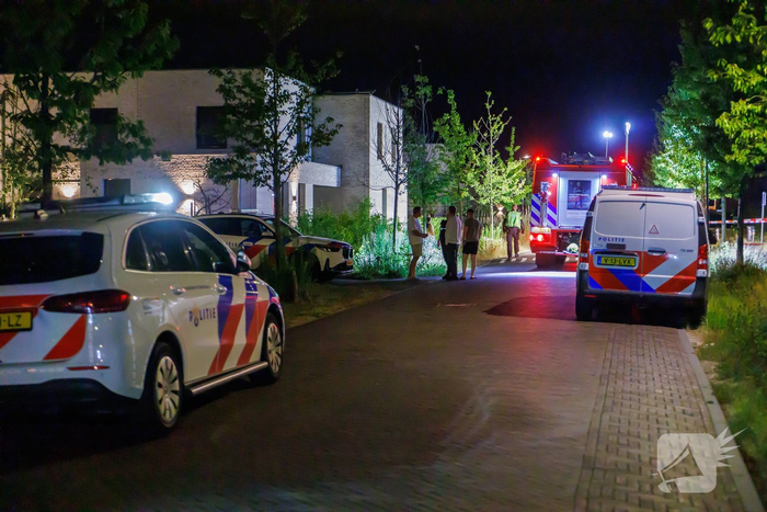 Explosie veroorzaakt brand bij woning