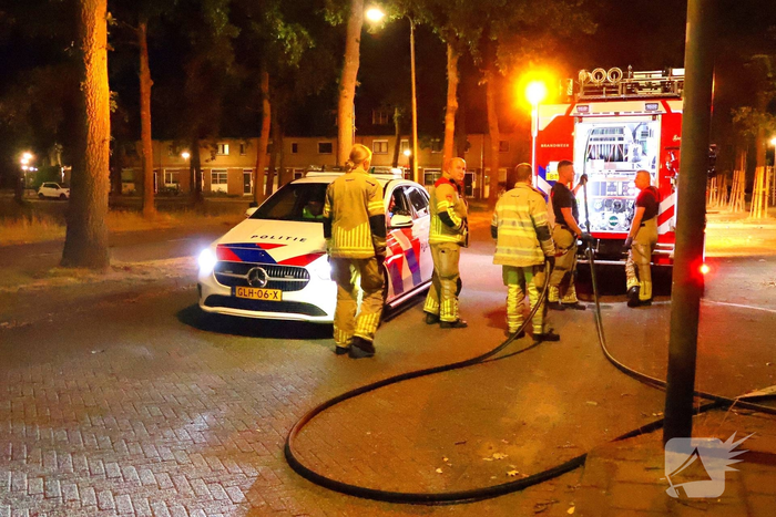Brandweer blust buitenbrand
