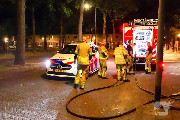 Brandweer blust buitenbrand