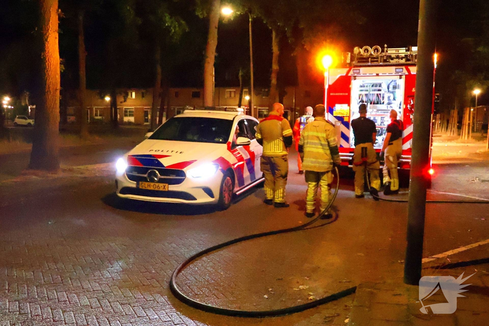 Brandweer blust buitenbrand