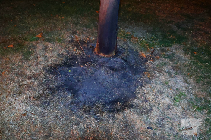 Politie onderzoekt buitenbrand