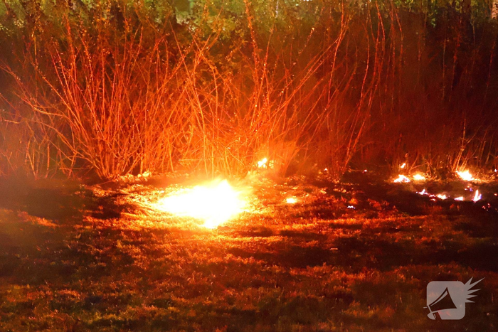 Politie onderzoekt buitenbrand