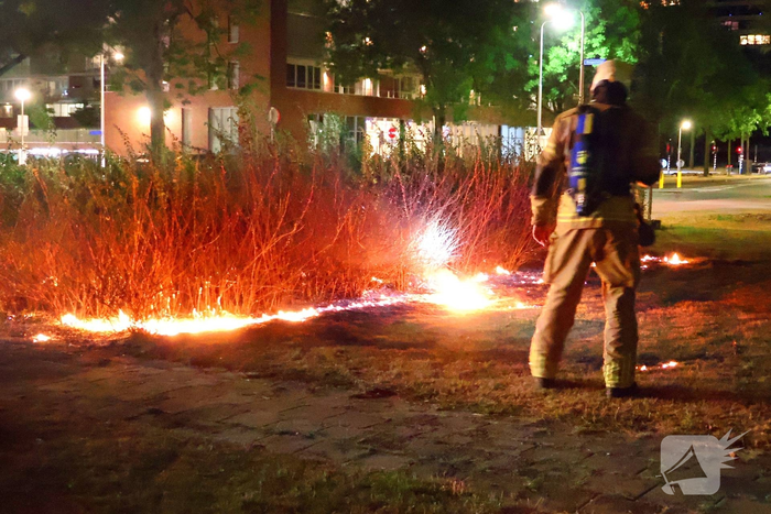 Politie onderzoekt buitenbrand