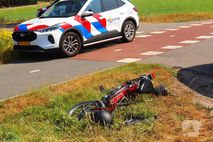 Snorfietser aangereden door auto