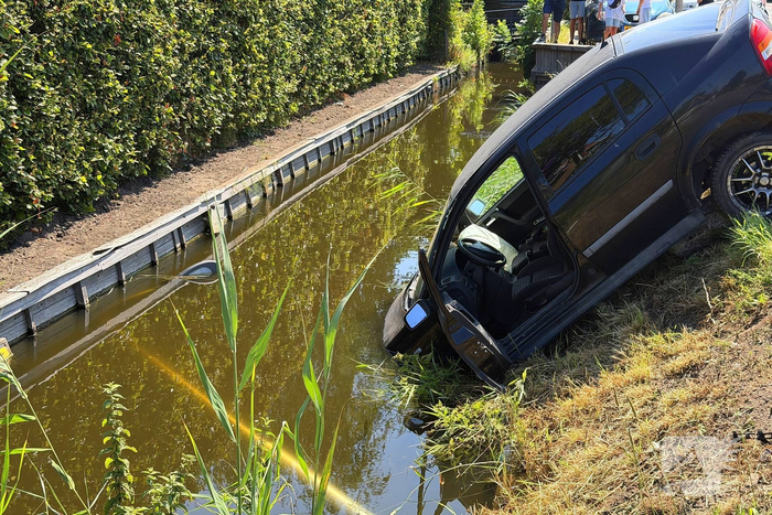 Alcomobilist belandt in sloot na ongeval
